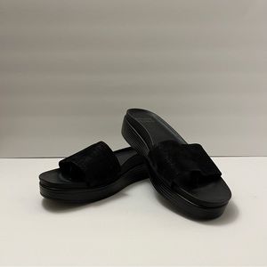 Donald Pliner Sandals